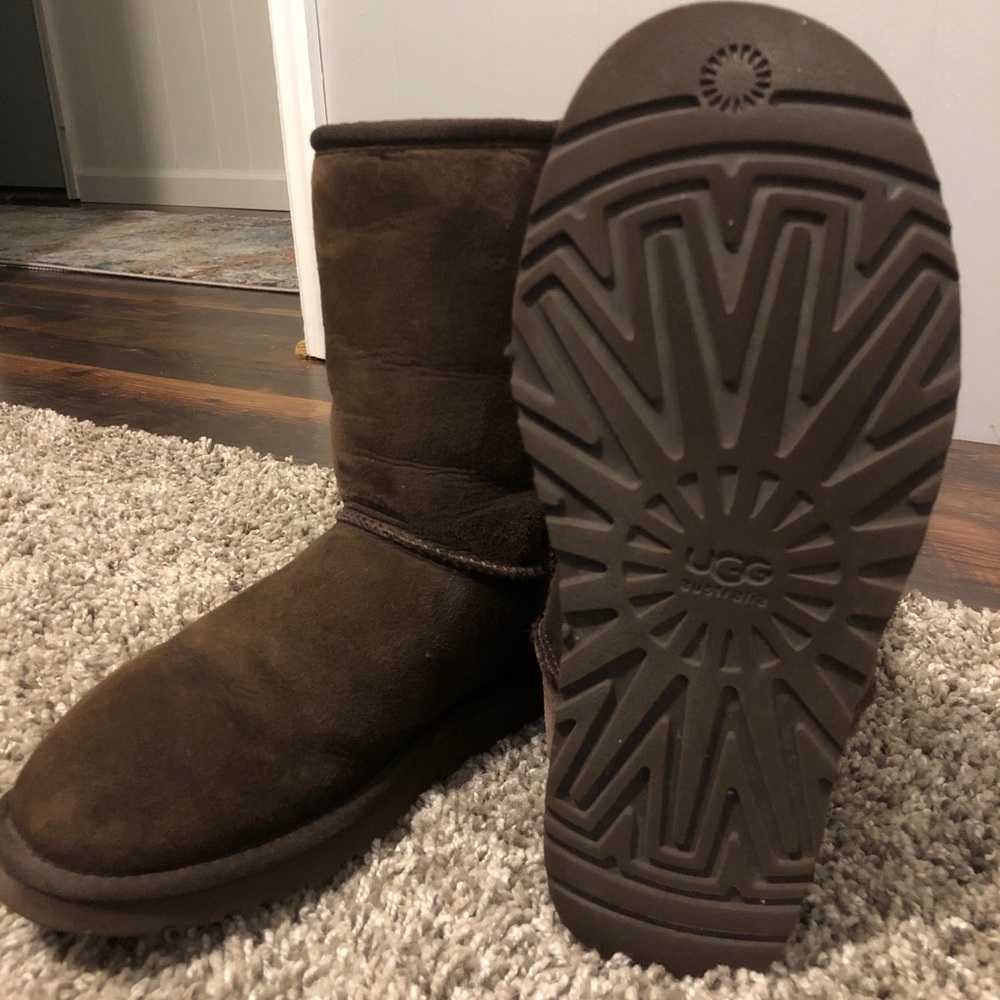 Brown Classic Short Ugg’s , Women’s Size 8